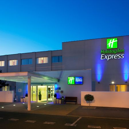Holiday Inn Express Norwich By Ihg Exterior photo