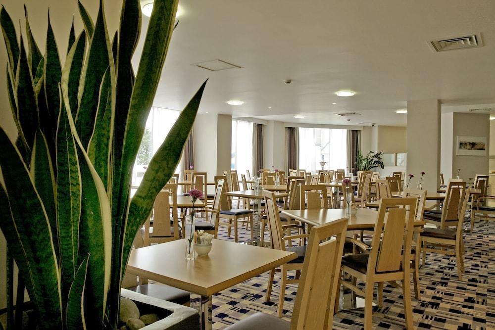 Holiday Inn Express Norwich By Ihg Exterior photo