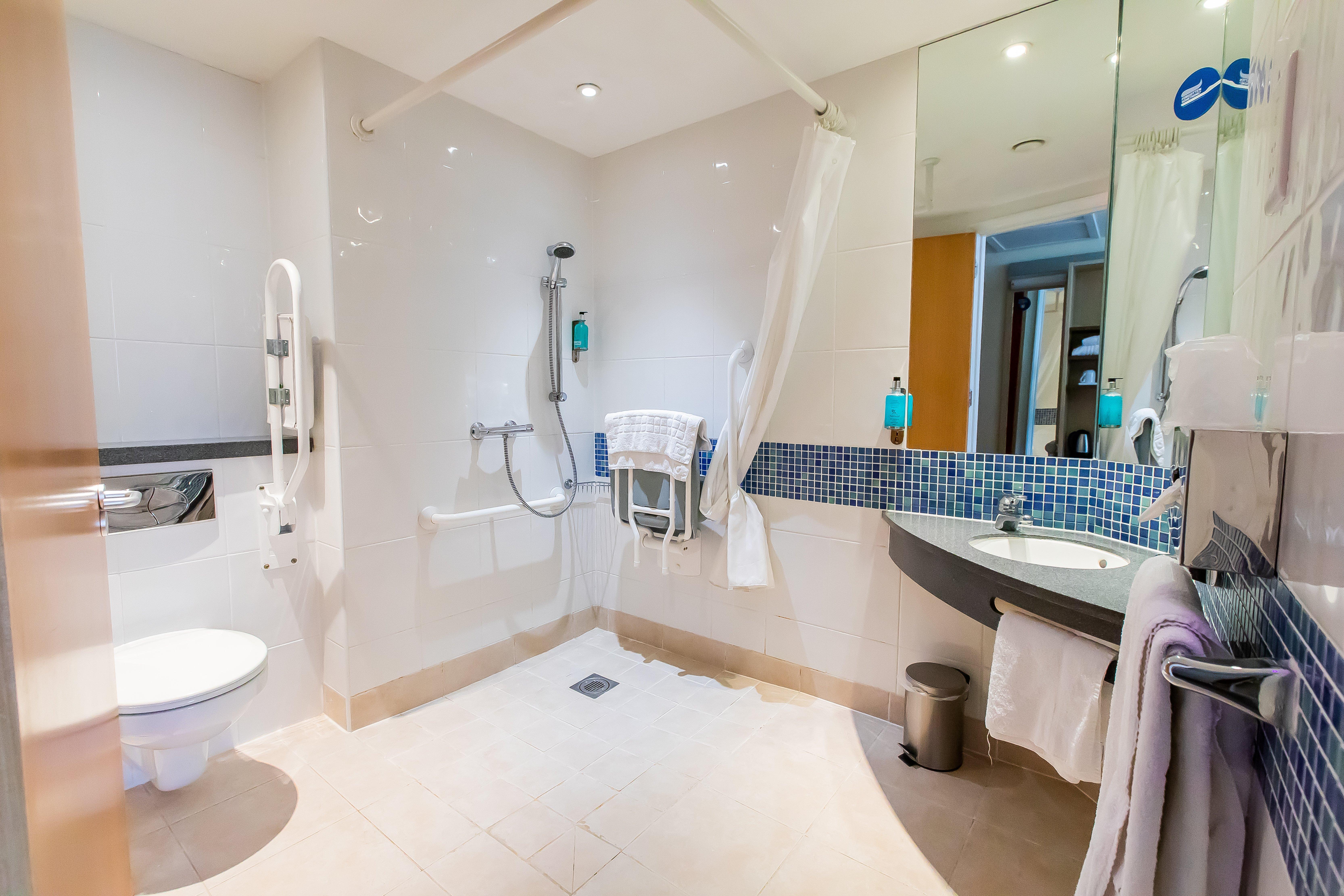 Holiday Inn Express Norwich By Ihg Exterior photo