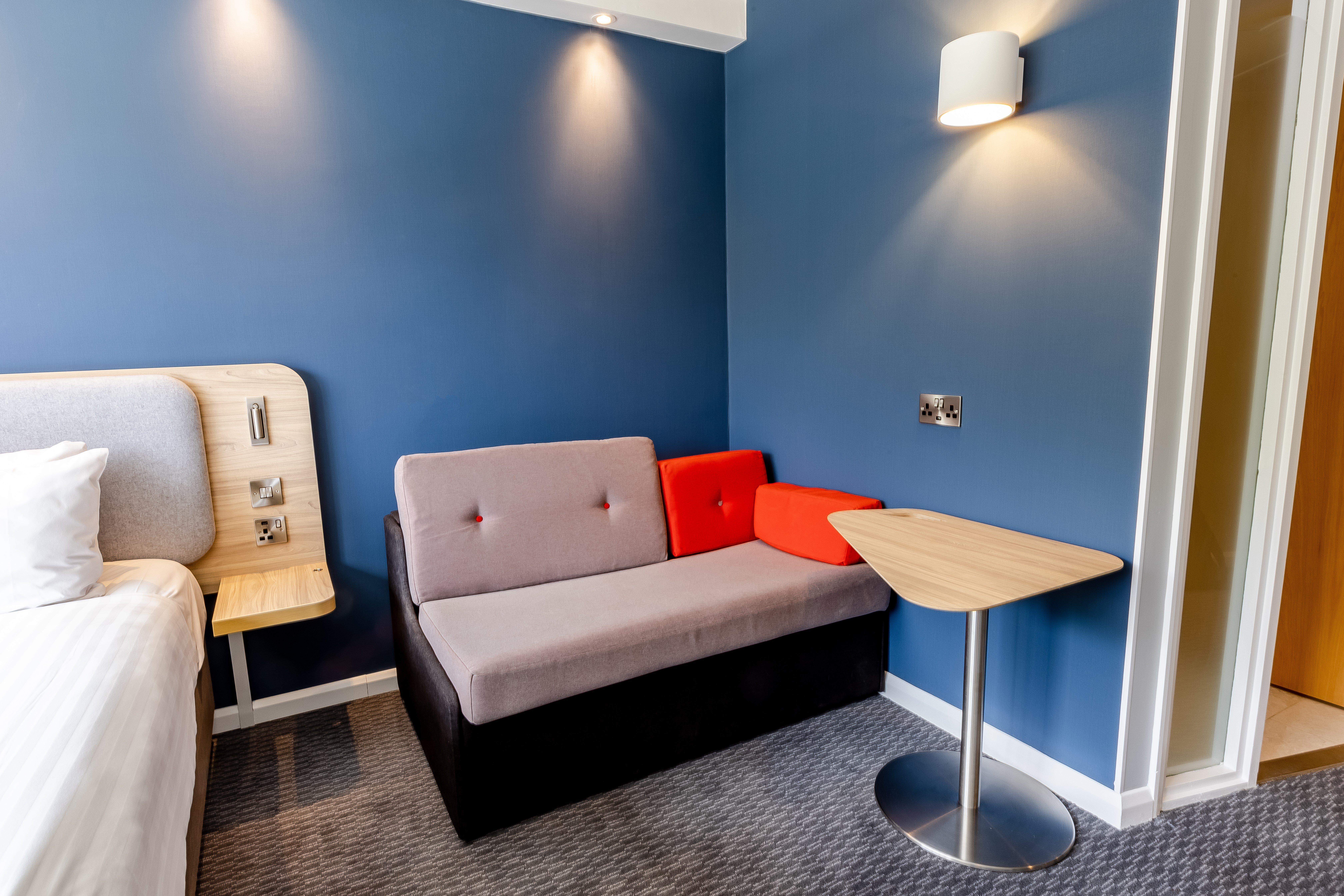Holiday Inn Express Norwich By Ihg Exterior photo