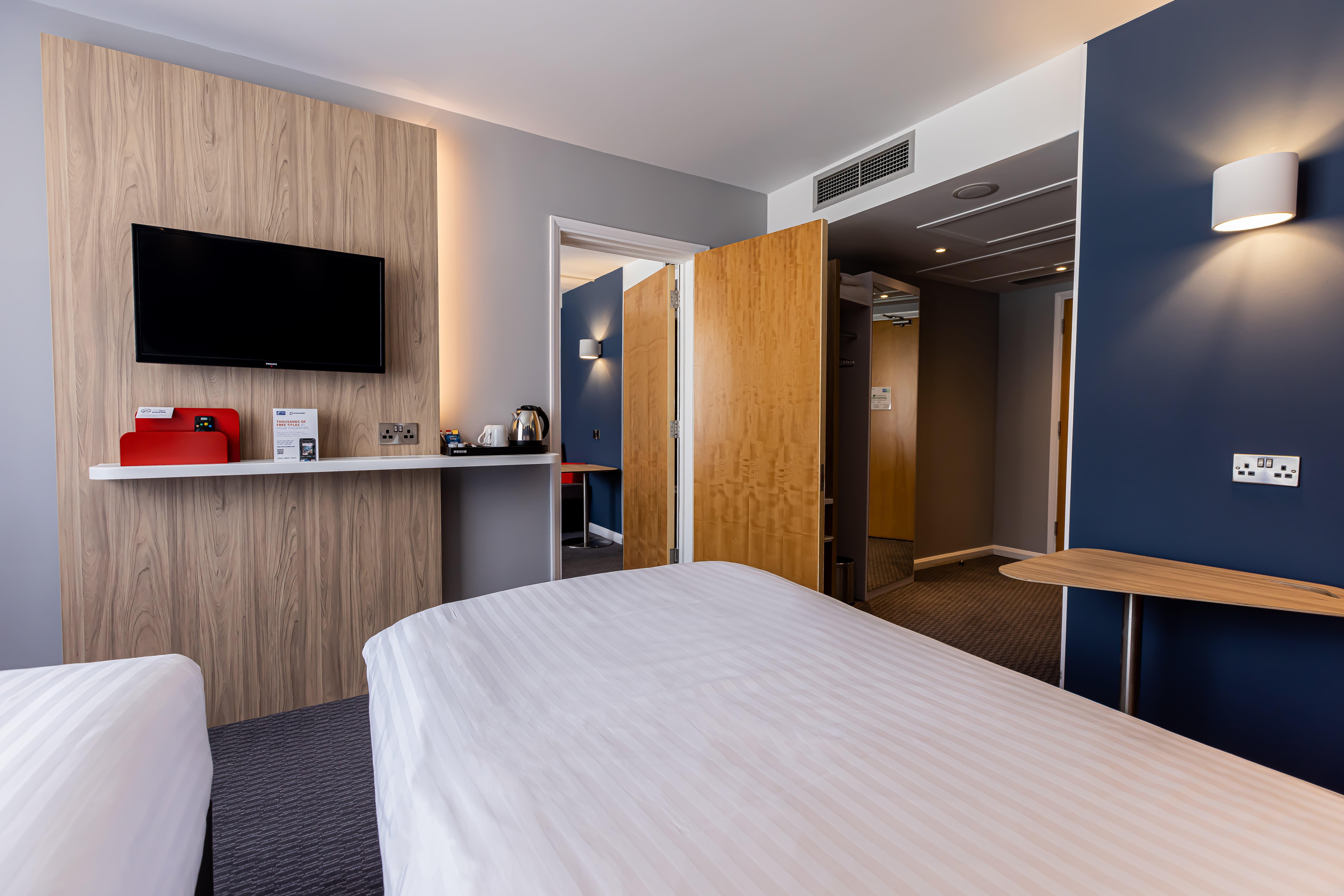 Holiday Inn Express Norwich By Ihg Exterior photo