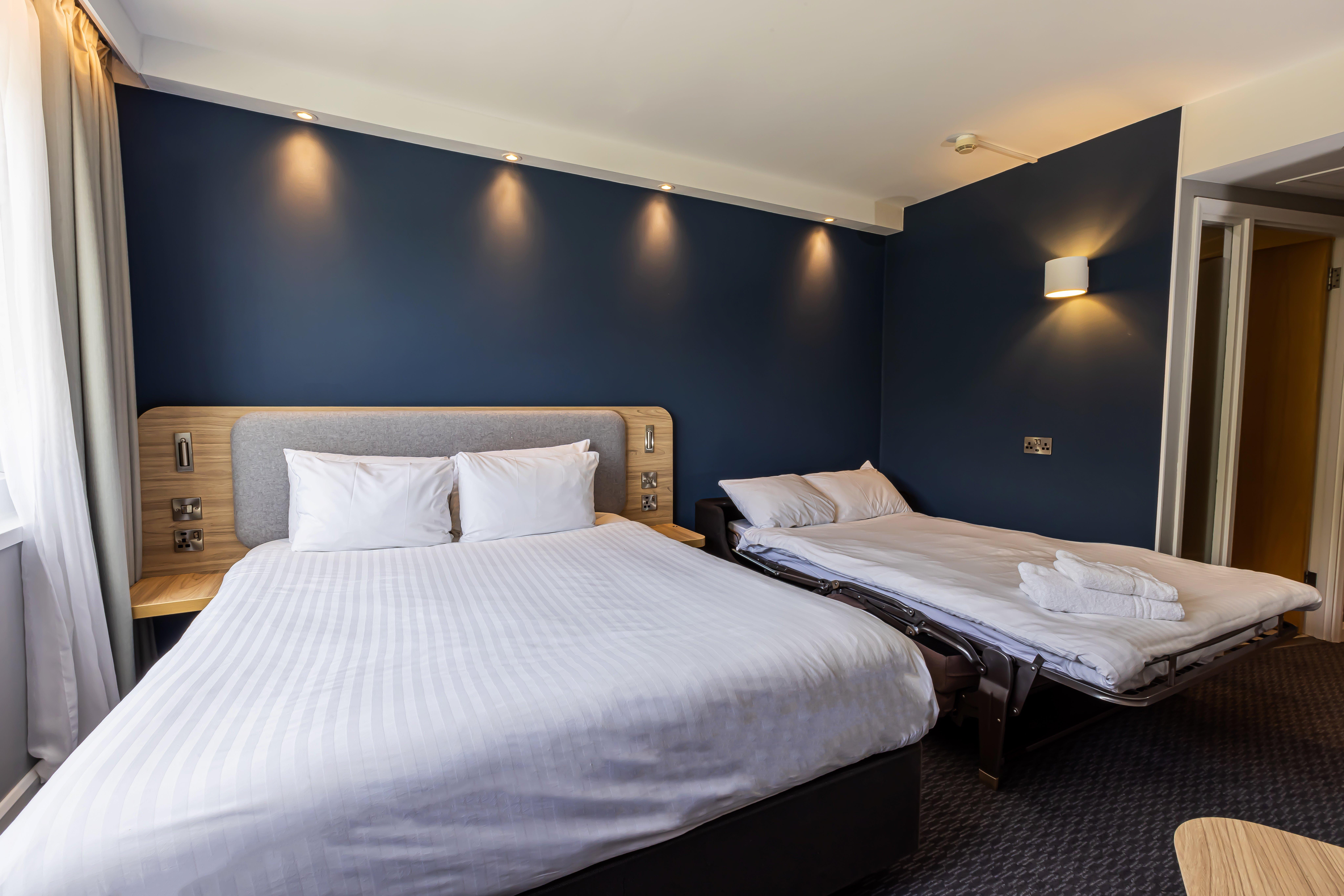 Holiday Inn Express Norwich By Ihg Exterior photo