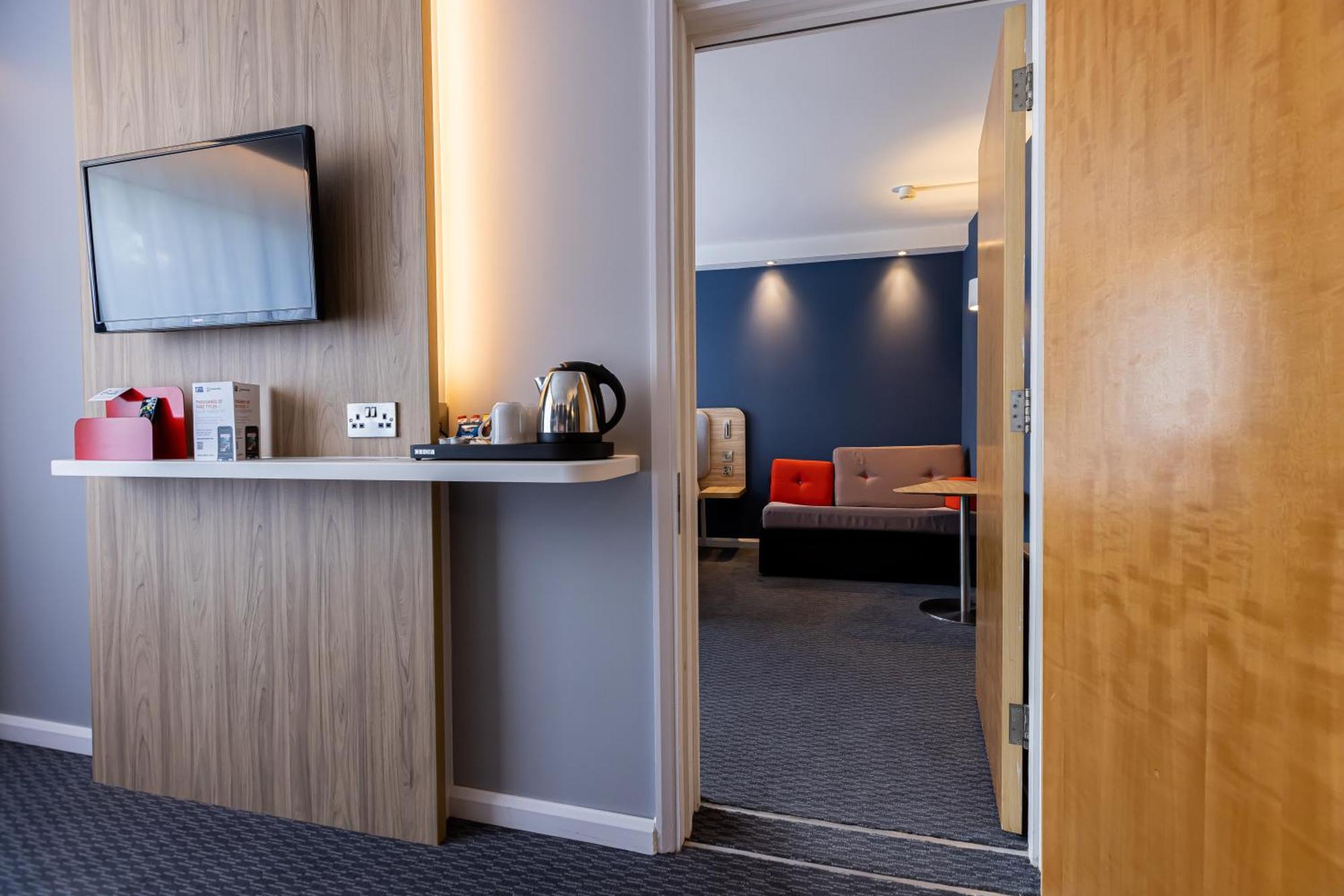 Holiday Inn Express Norwich By Ihg Exterior photo