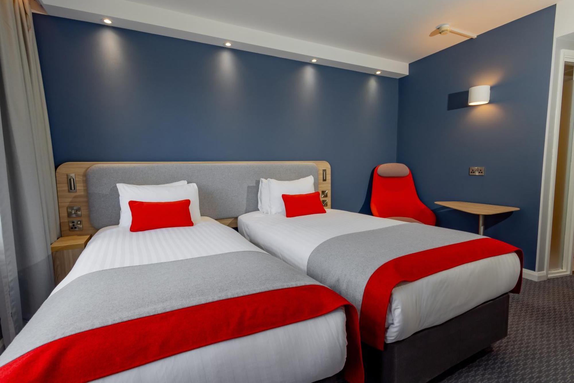 Holiday Inn Express Norwich By Ihg Exterior photo