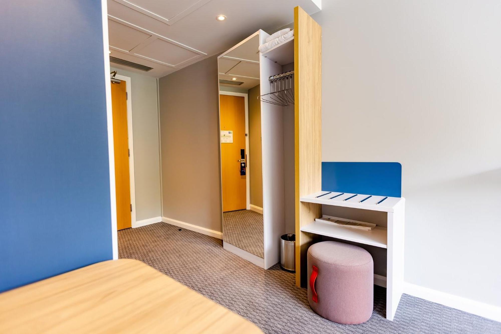 Holiday Inn Express Norwich By Ihg Exterior photo