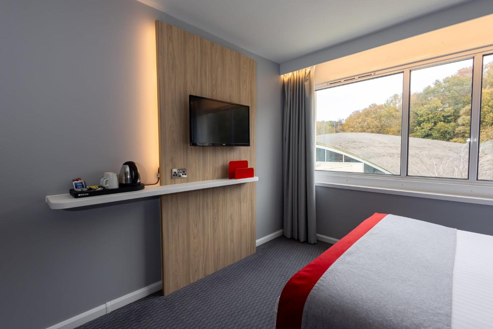 Holiday Inn Express Norwich By Ihg Exterior photo