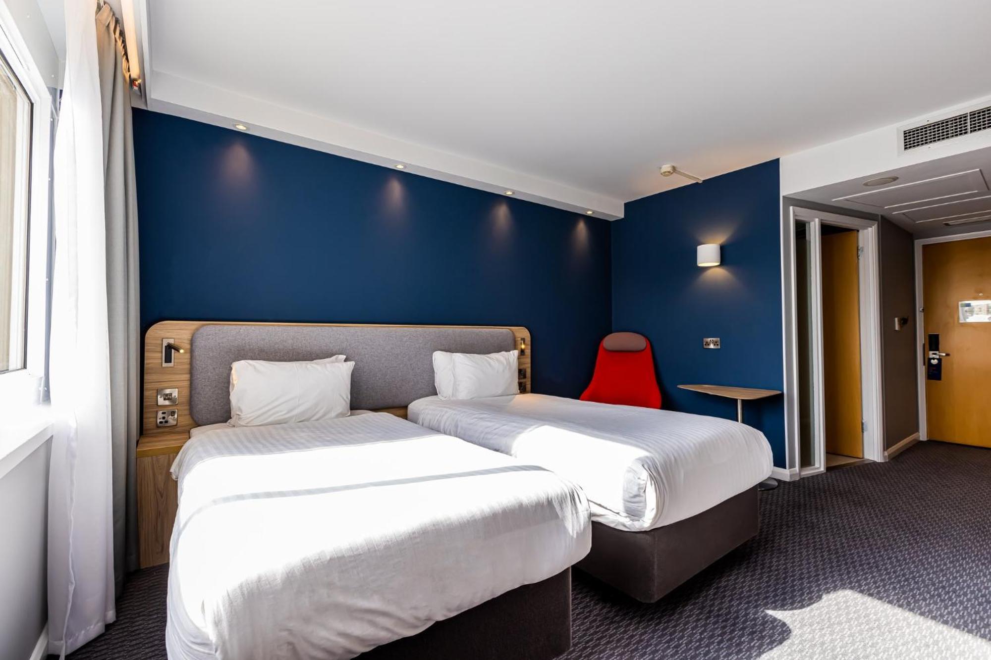 Holiday Inn Express Norwich By Ihg Exterior photo