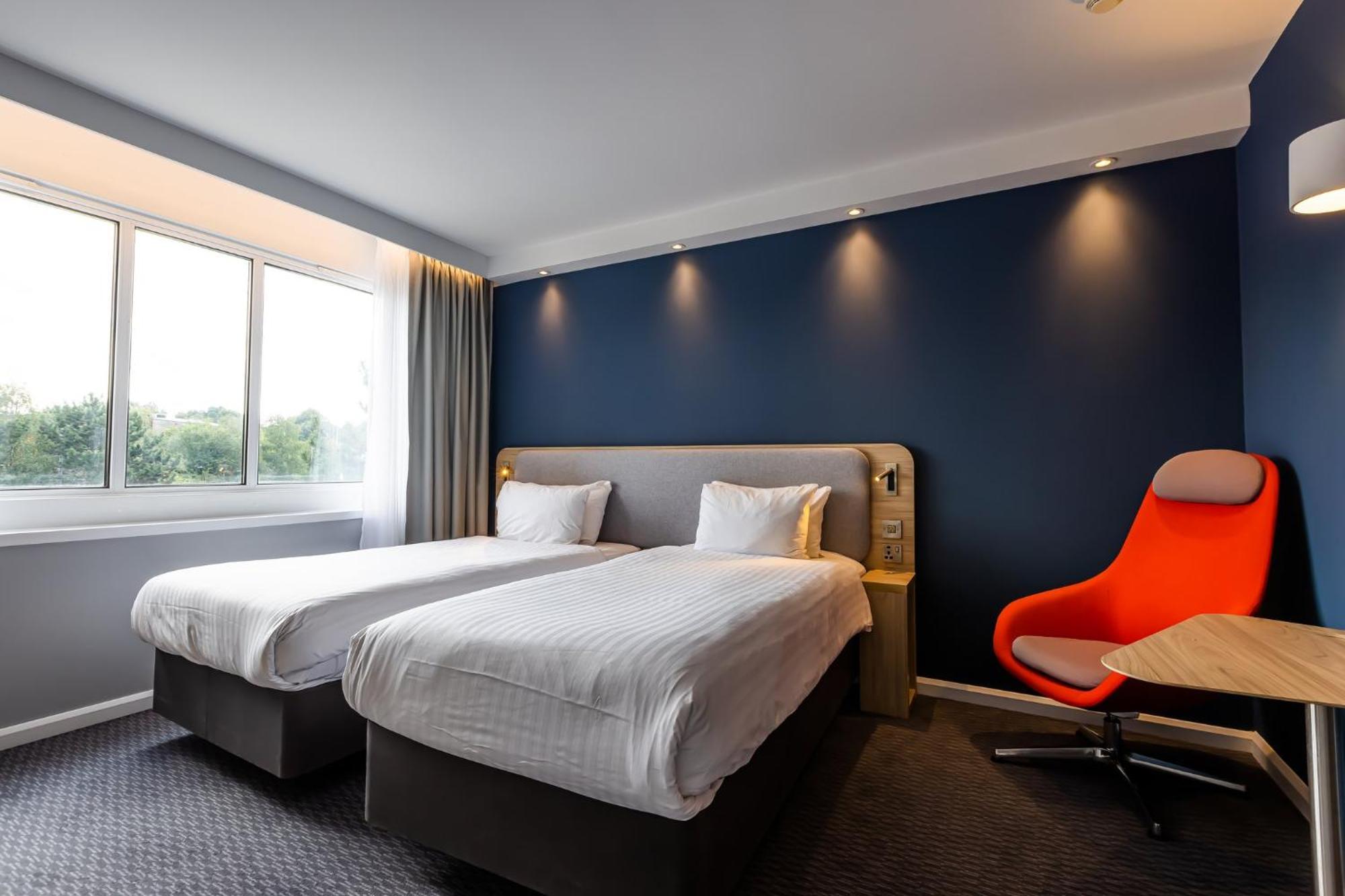 Holiday Inn Express Norwich By Ihg Exterior photo