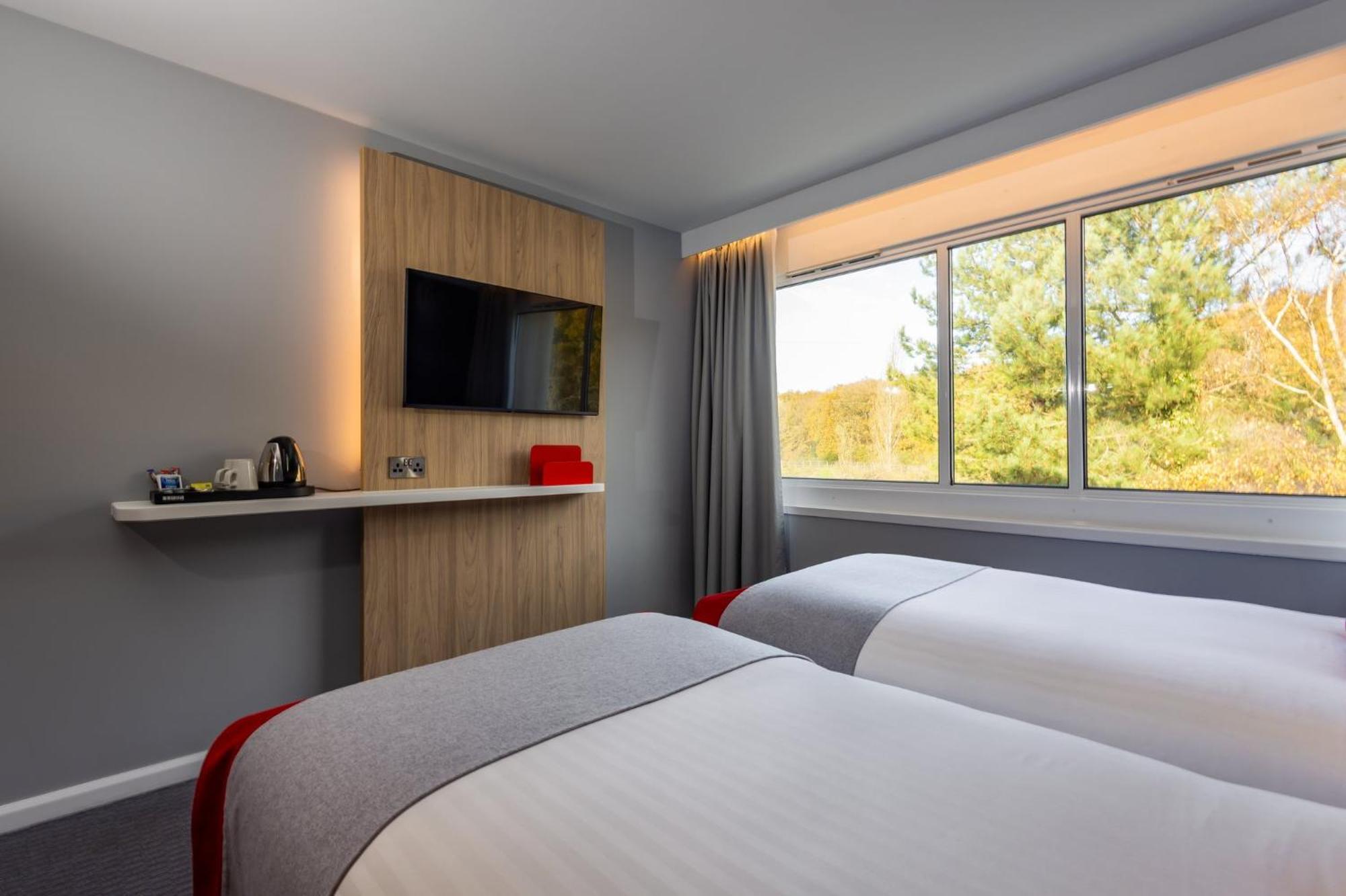 Holiday Inn Express Norwich By Ihg Exterior photo