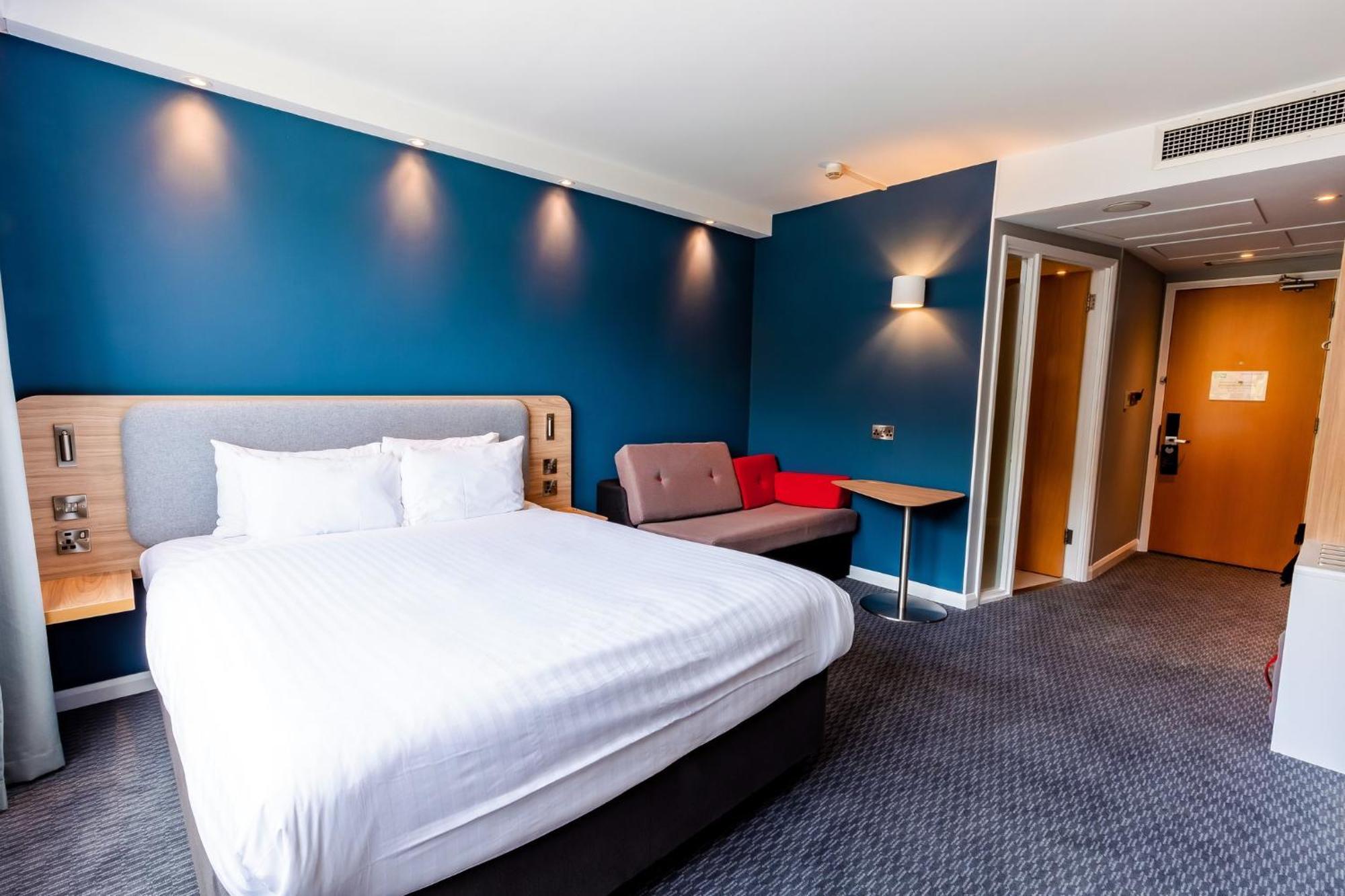 Holiday Inn Express Norwich By Ihg Exterior photo