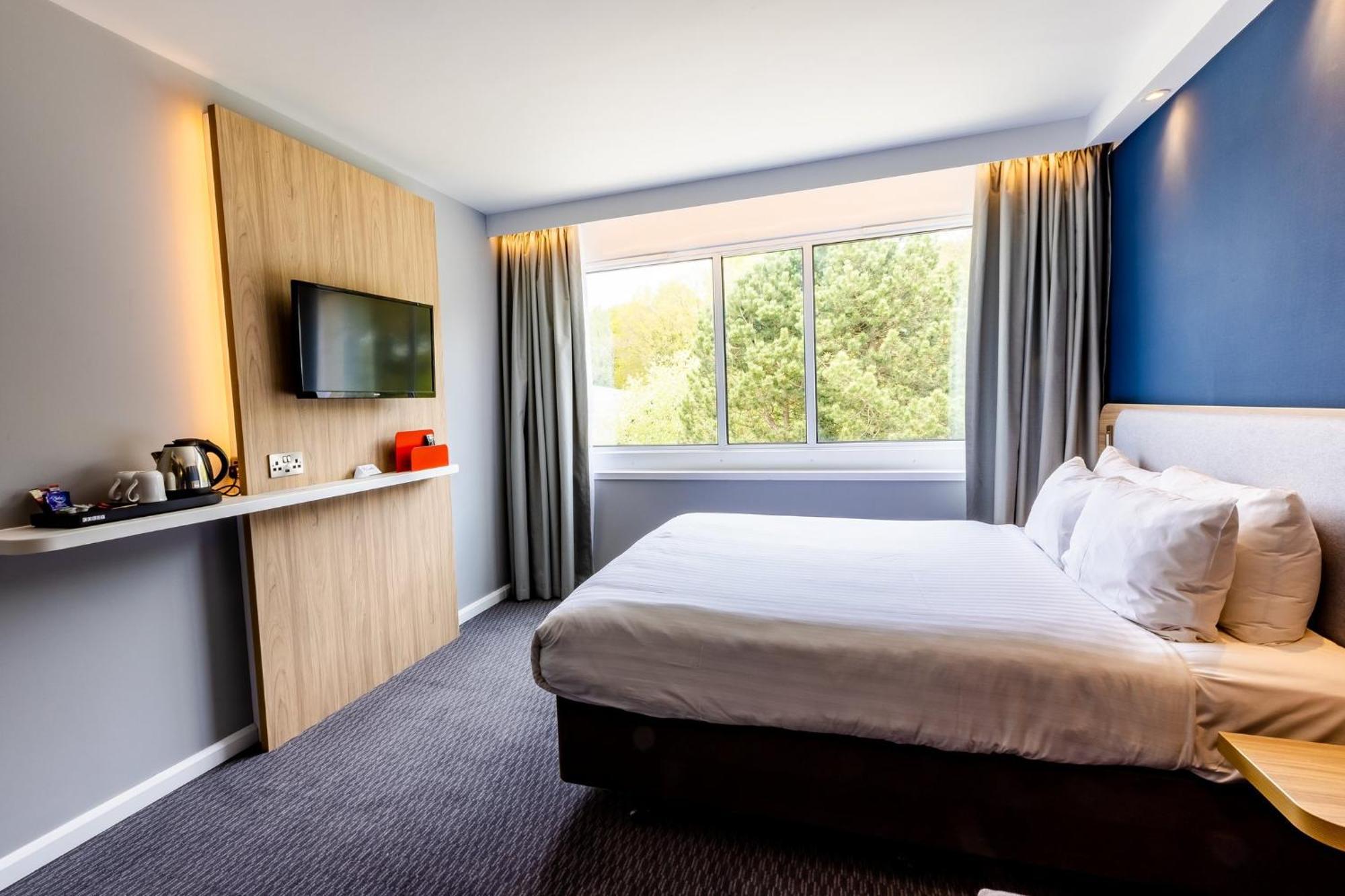 Holiday Inn Express Norwich By Ihg Exterior photo