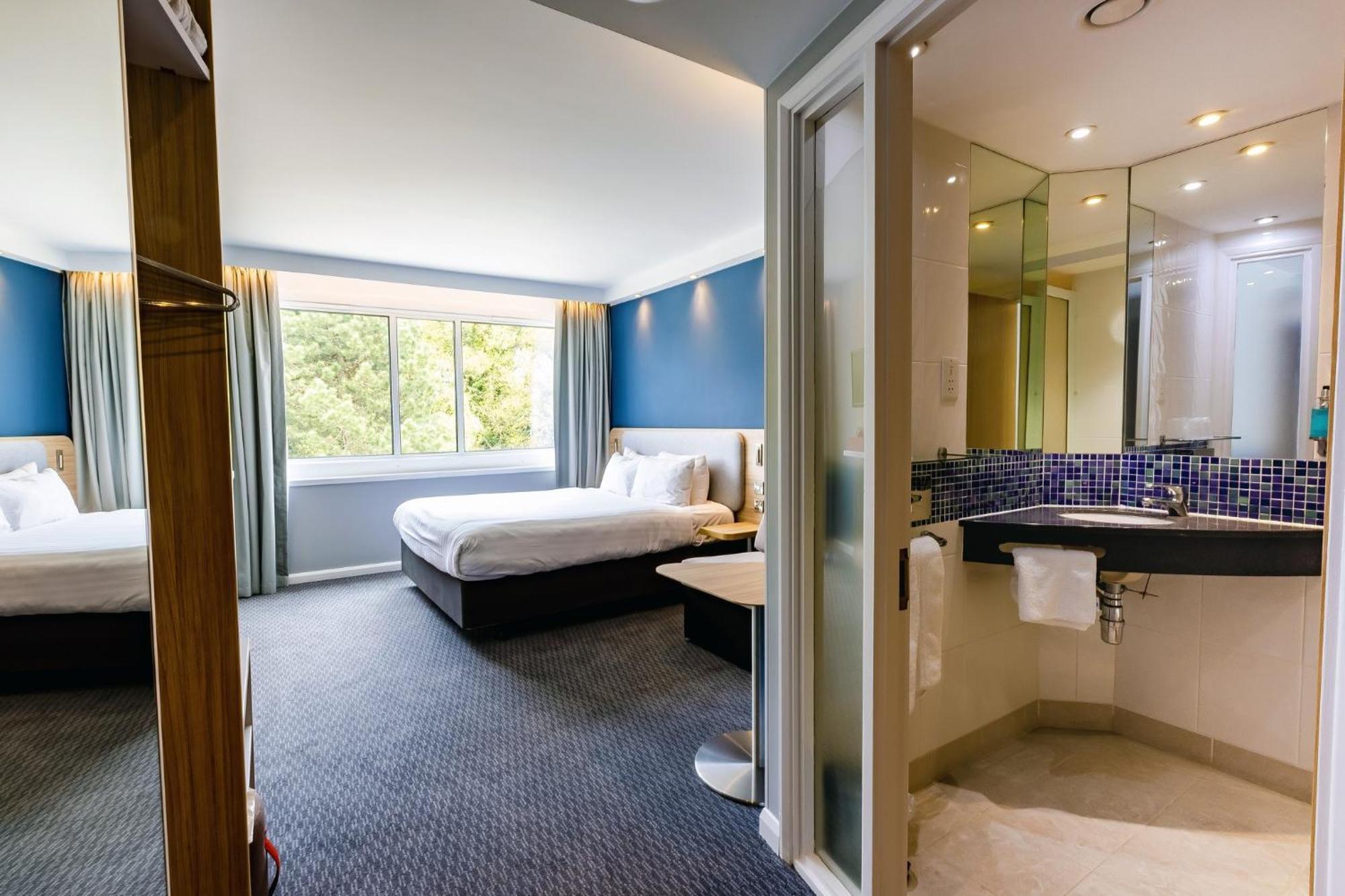 Holiday Inn Express Norwich By Ihg Exterior photo