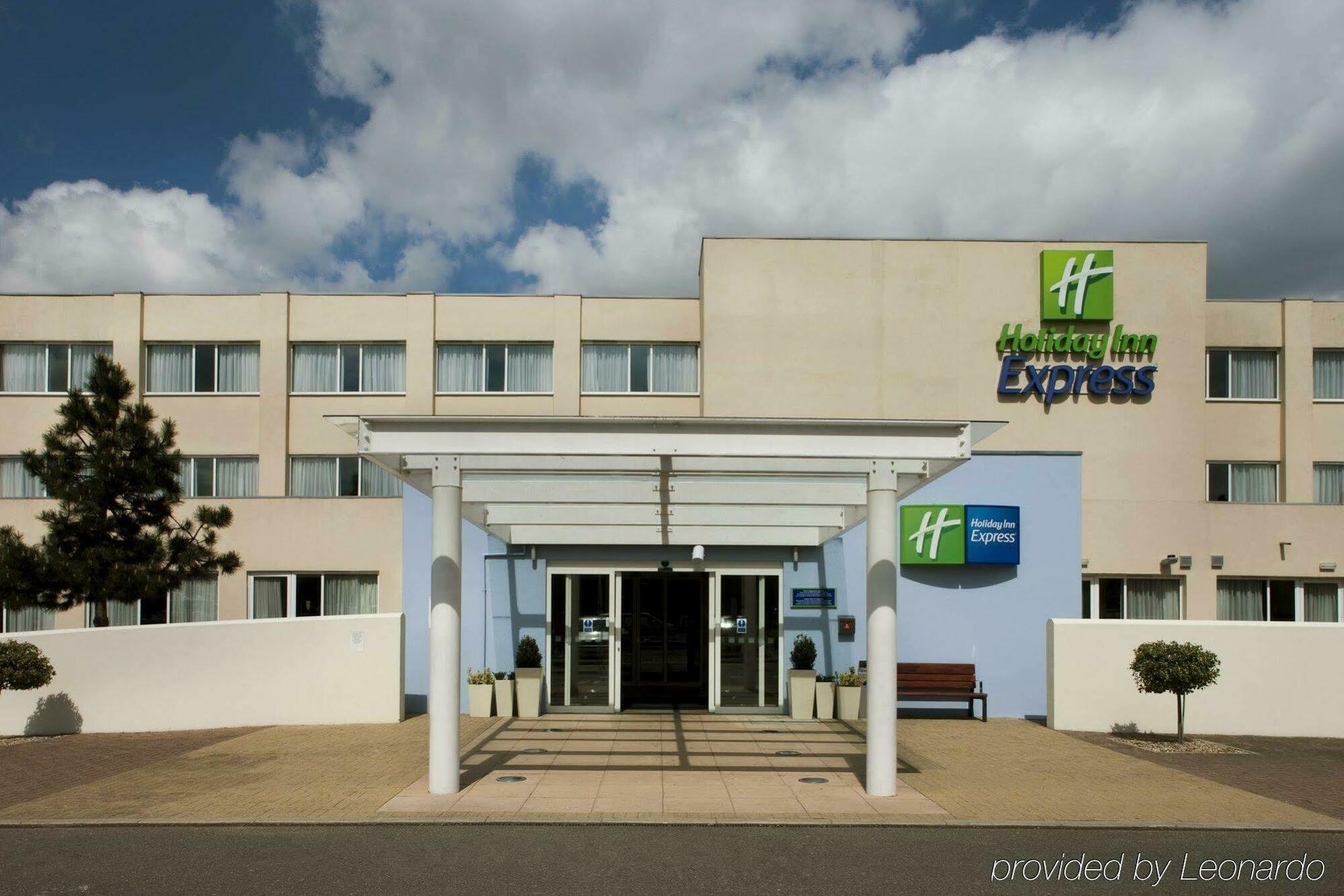Holiday Inn Express Norwich By Ihg Exterior photo